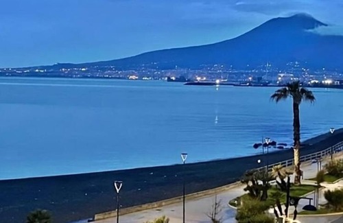 Mount Vesuvius - Pompei Apartment | Dimora Fortunata cozy apartment with kitchen