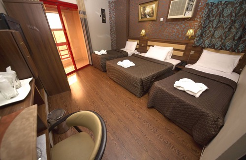 Al Sabkha Hotel | Downtown Hotel