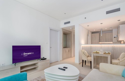 Palm Jumeirah Apartment | Dream Inn - 1BR with Beach & Infinity Pool Access