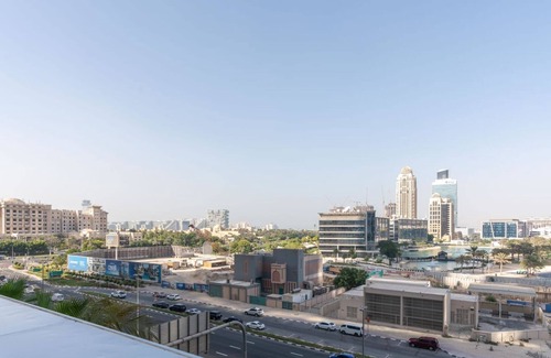 Emirates Hills 2 Apartment | Dream Inn - Deluxe 2BR Apartment with Balcony
