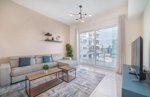Business Bay Apartment | Elegant 1BR with Balcony & Views in Business Bay