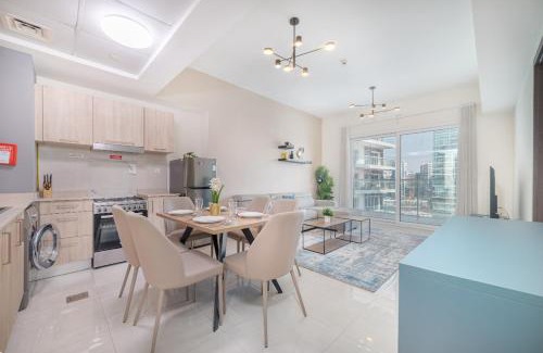 Business Bay Apartment | Elegant 1BR with Balcony & Views in Business Bay