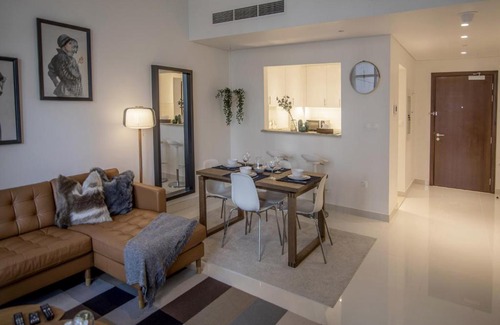 Downtown Dubai Apartment | Elegant Apt With Balcony Minutes from Burj Khalifa