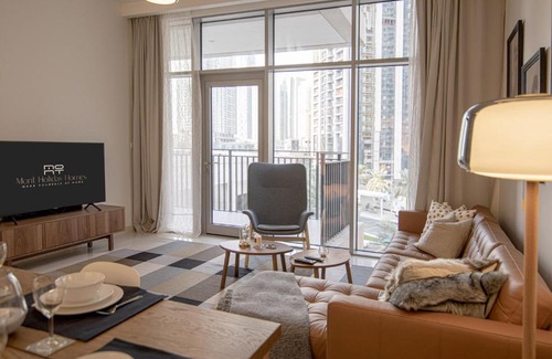 Downtown Dubai Apartment | Elegant Apt With Balcony Minutes from Burj Khalifa