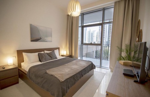 Downtown Dubai Apartment | Elegant Apt With Balcony Minutes from Burj Khalifa