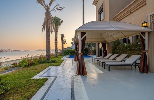 Palm Jumeirah Villa | Exclusive Villa w/Private Pool, Garden & Beach