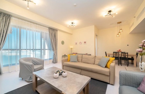 Dubai Marina Apartment | Fantastic Sea Views Apt in JBR by the Beach