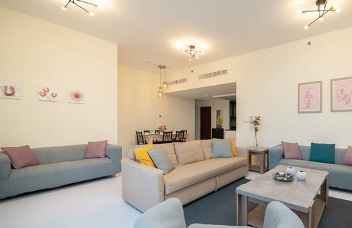 Dubai Marina Apartment | Fantastic Sea Views Apt in JBR by the Beach