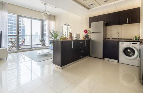 Dubai Marina Apartment | Frank Porter - Bay Central