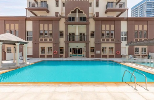 Dubai Sports City Apartment | Frank Porter - Canal Residence