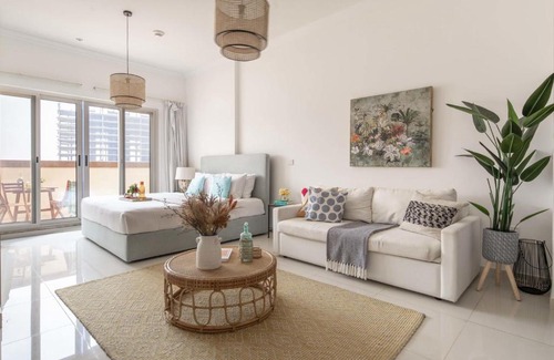 Dubai Sports City Apartment | Frank Porter - Canal Residence