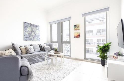 Dubai Sports City Apartment | Frank Porter - Canal Residence
