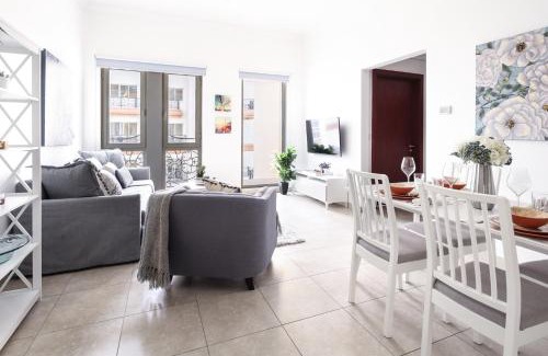 Dubai Sports City Apartment | Frank Porter - Canal Residence