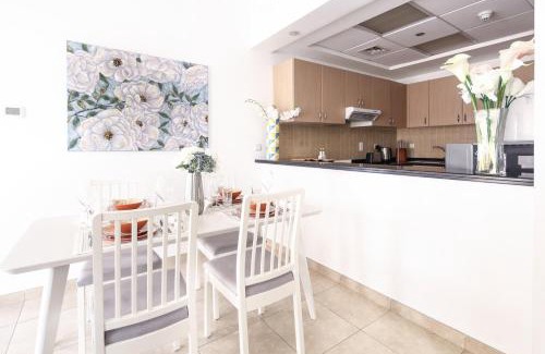 Dubai Sports City Apartment | Frank Porter - Canal Residence