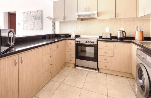 Dubai Sports City Apartment | Frank Porter - Canal Residence
