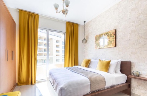 Dubai Production City Apartment | Frank Porter - Lakeside