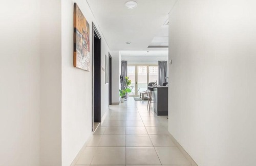 Dubai Marina Apartment | Frank Porter - Royal Oceanic