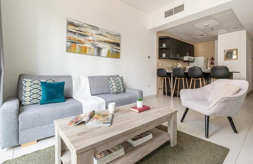 Dubai Marina Apartment | Frank Porter - Royal Oceanic