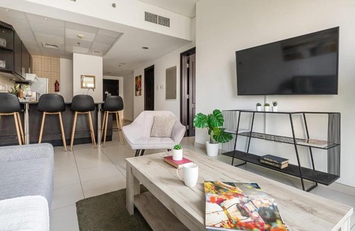 Dubai Marina Apartment | Frank Porter - Royal Oceanic