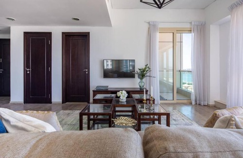 Dubai Marina Apartment | Frank Porter - Royal Oceanic