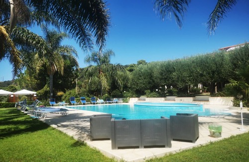 Santa Maria Apartment | Giorgia's house in Capo Vaticano, apartment with wifi, air cond., pool