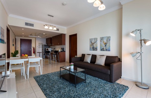 Jumeirah Lake Towers Apartment | HiGuests - Lake view