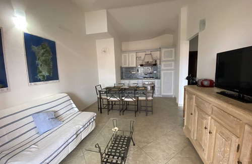 Case Peschiera-Lu Fraili House | Holiday Home 'Villetta Sofia' with Garden & Wi-Fi