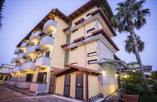 Marina di Varcaturo Hotel | Hotel Miramare