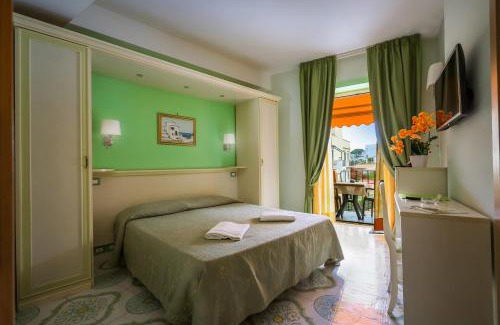 Ischia Porto Hotel | Hotel Rivamare