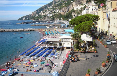 Amalfi Apartment | House overlooking the Cathedral, beach, shops and bars a few meters