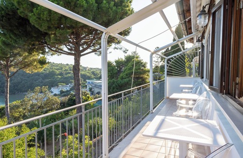 Gaeta Apartment | House with sea view, parking and private beach.