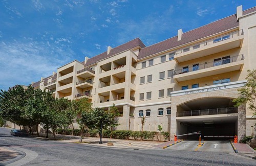 Motor City Apartment | J5 One Bedroom Holiday Homes Uptown Motor City