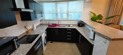 Jumeirah Lake Towers Apartment | JLT 1BR Marina Skyline View