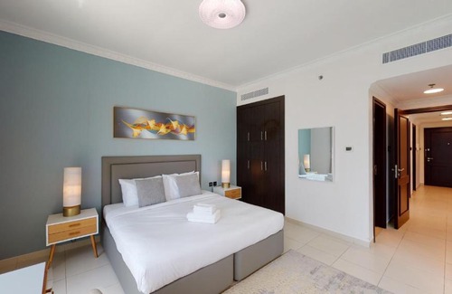 Dubai Marina Apartment | Key View - Royal Oceanic