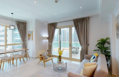 Dubai Marina Apartment | Key View - Royal Oceanic