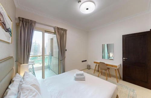 Dubai Marina Apartment | Key View - Royal Oceanic