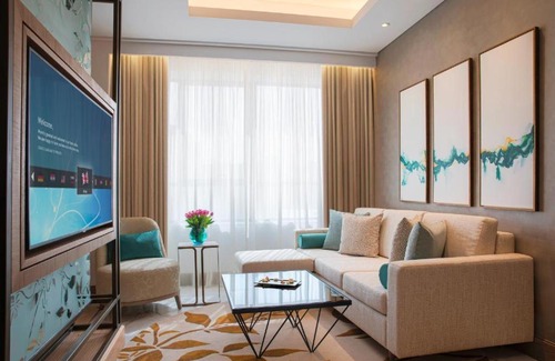 Jadaf Apartment | King Bedroom Near Spring Green Supermarket By Luxury Bookings