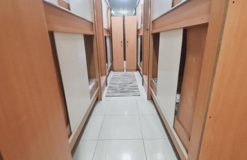 Old Dubai Hostel | LA Gold hostel capsule