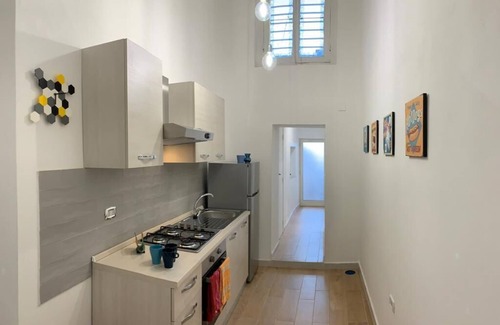 Historical Center Apartment | La terrazza sul porto, large vacation home in the heart of Naples