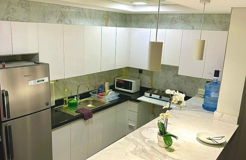 Business Bay Hostel | Lakeside Hostel Downtown