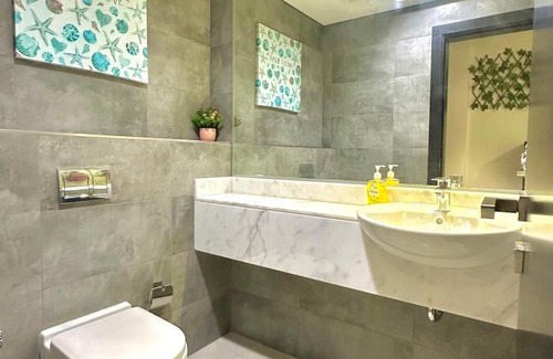 Business Bay Hostel | Lakeside Hostel Downtown