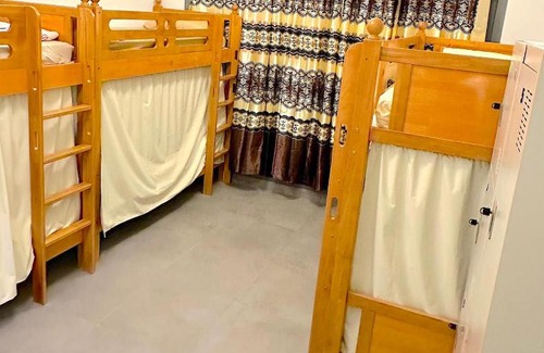 Business Bay Hostel | Lakeside Hostel Downtown
