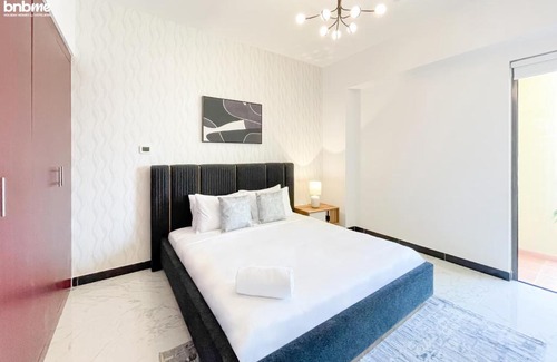 Dubai Marina Apartment | Large Condo on the buzzing JBR Beach with NightLife - 2005