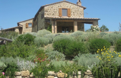 Monticchiello House | Lavender Apartment with a view of the Val d'Orcia