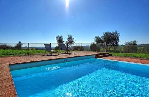 Castelnuovo Berardenga Apartment | Lovely apartment for 2 people with A/C, pool, TV and panoramic view, close to Siena