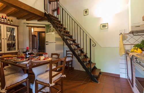Peccioli Apartment | Lovely apartment for 7 people with pool, WIFI, A/C, TV, pets allowed and panoramic view