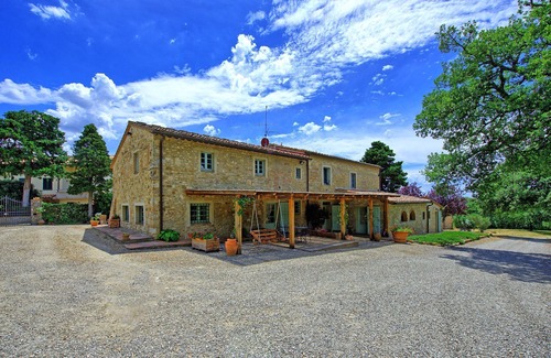 Barberino Tavarnelle Apartment | Lovely apartment for 8 people with WIFI, pool and pets allowed, close to Greve In Chianti