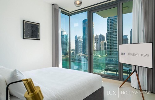 Dubai Marina Apartment | LUX - Contemporary Suite with Full Marina View