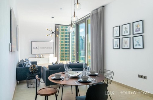 Dubai Marina Apartment | LUX - Contemporary Suite with Full Marina View