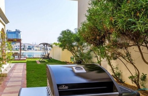 Palm Jumeirah Villa | Luxurious 6 bedrooms Villa in Palm Jumeirah